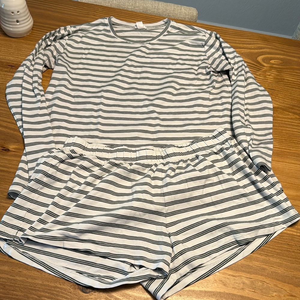 Lake Pajamas Long Sleeve Crew Neck Set in Confier - XL